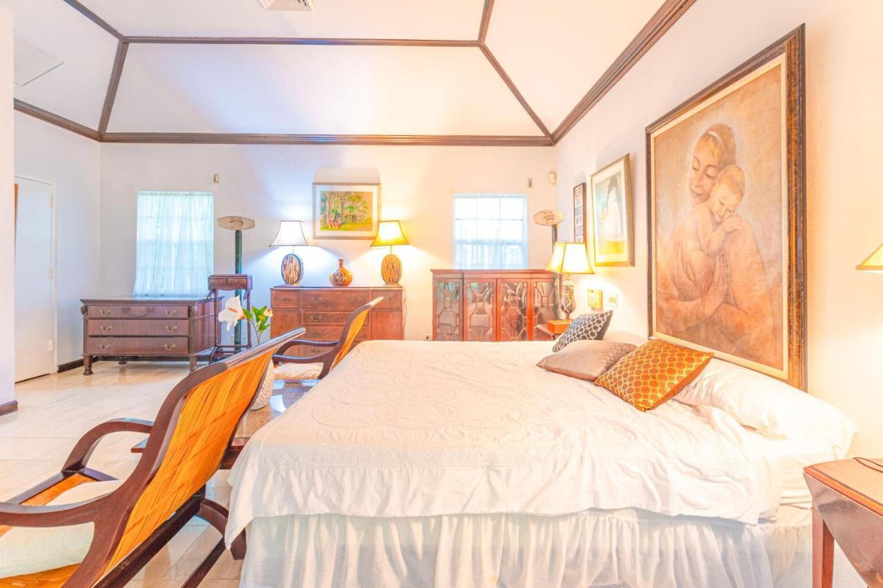 Lyford Cay Garden House - With Private Pool Villa